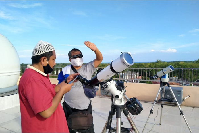 PENGAMATAN GERHANA MATAHARI SEBAGIAN DI OBSERVATORIUM JOKO TOLE IAIN MADURA