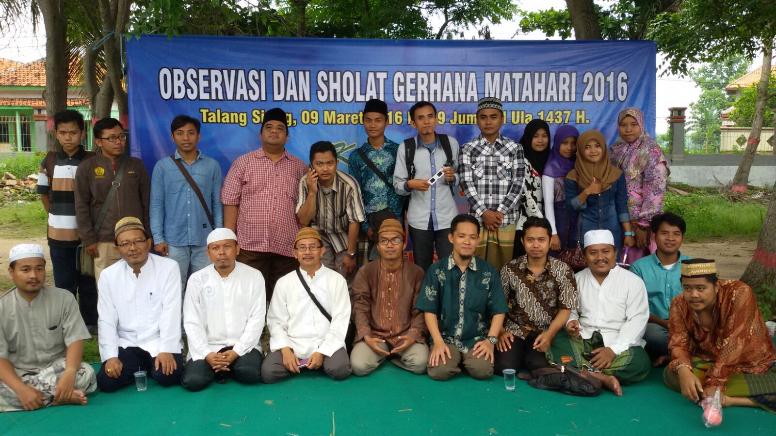 Observasi dan Sholat Gerhana Matahari 2016 di Pantai Talang Siring Oleh: Eri Hariyanto, M.H.