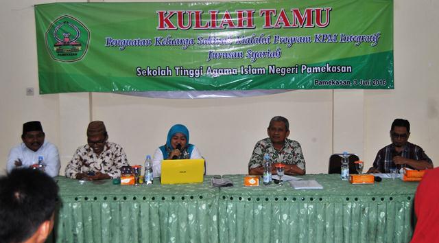 Kuliah Tamu Jurusan Syariah dengan Tema Kegiatan: Penguatan Keluarga Sakinah Melalui Program KPM Integratif 2016